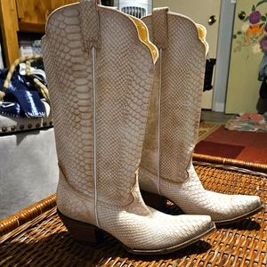 Idyllwind Strut western boots in ivory size 9.5